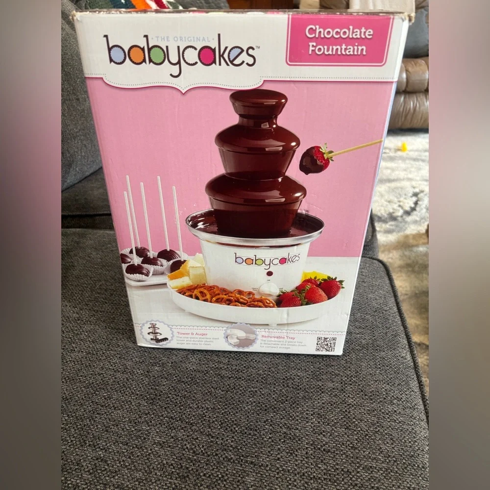 Babycakes Three-Tier Chocolate Fountain - Silver and White